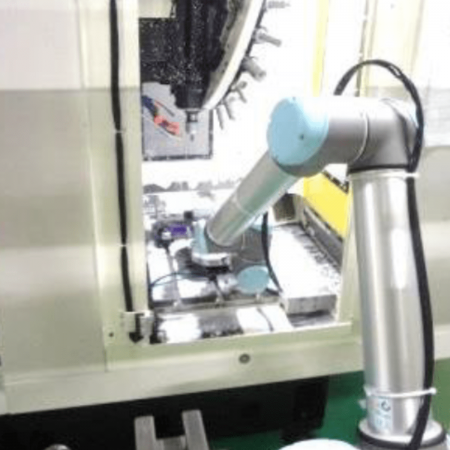 高温の鍛造加工製品のピッキング及び整列箱詰め工程にロボット導入した事例
