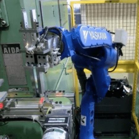 高温の鍛造加工製品のピッキング及び整列箱詰め工程にロボット導入した事例